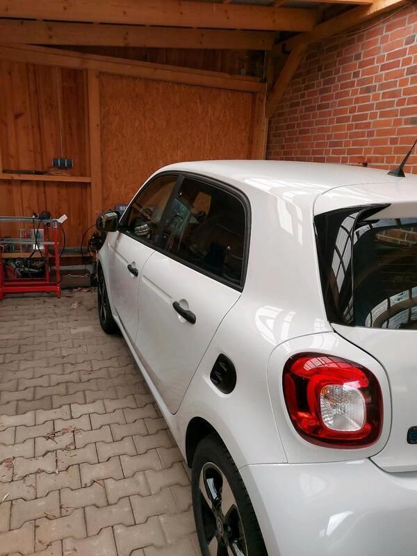 Weiß Gebraucht 2021 Smart ForFour Electric Drive Limousine | 8.200 € (Guter Preis) - Bild 1/4