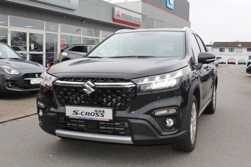 Schwarz Gebraucht 2023 Suzuki SX4 S-Cross Comfort+ SUV | 25.990 € (Fairer Preis) - Bild 1/4