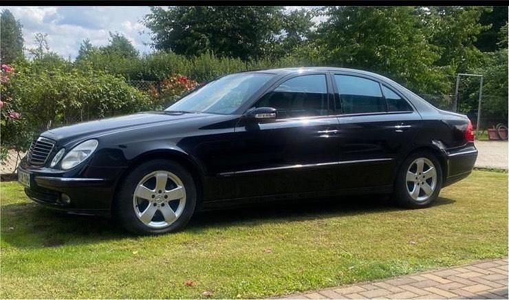 Blau Gebraucht 2005 Mercedes E280 Avantgarde Limousine | 7.900 € (Fairer Preis) - Bild 1/4