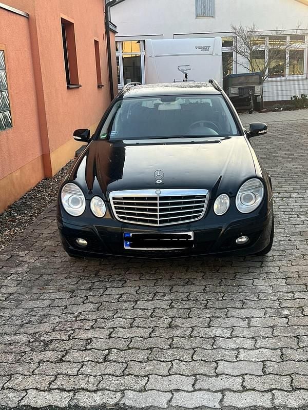 Schwarz Gebraucht 2008 Mercedes E200 Kombi | 2.899 € - Bild 1/4
