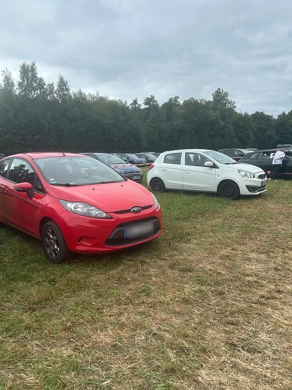 Gebraucht Ford Fiesta 60 PS (44 kW) 2010 Rot Kleinwagen