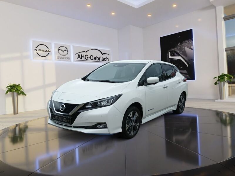 Brilliant white (m) Gebraucht 2020 Nissan Leaf Tekna Kleinwagen | 17.990 € (Fairer Preis) - Bild 1/4