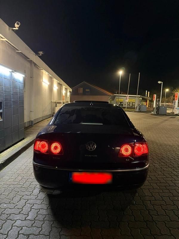 Usata VW Phaeton 232 CV (170 kW) 2008 Blu Berlina