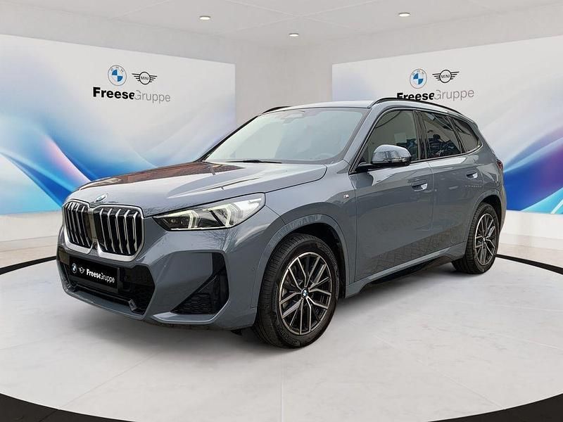 Grau Gebraucht 2022 BMW X1 M Sport SUV | 43.990 € (Teuer) - Bild 1/4