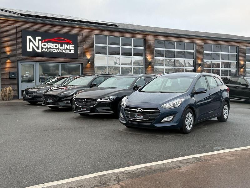 Gebraucht Hyundai i30 Trend 90 PS (66 kW) 2013 Schwarz Kombi