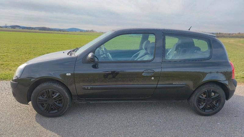 Gebraucht Renault Clio II 58 PS (42 kW) 2005 Schwarz Kleinwagen