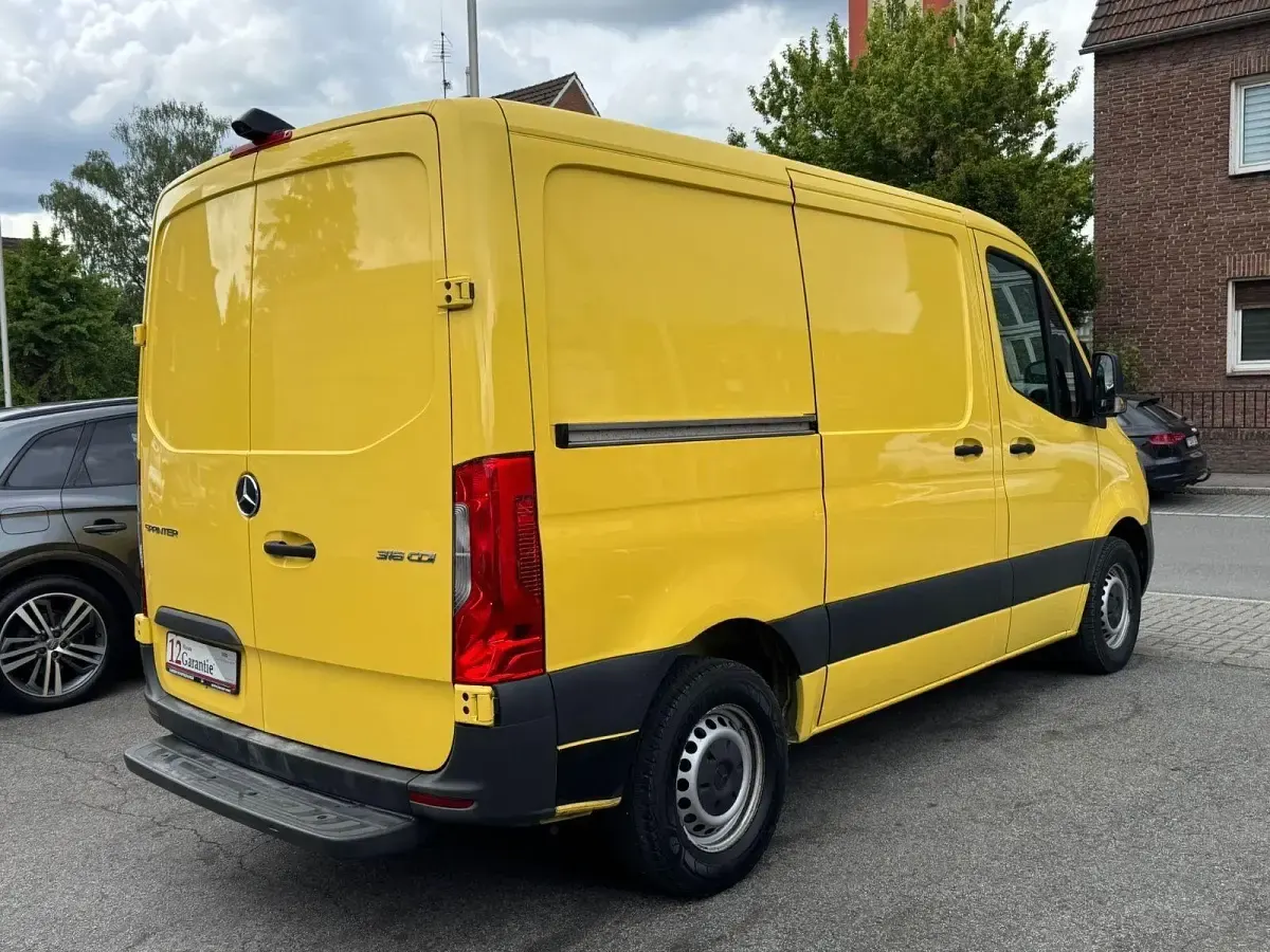 Gebraucht Mercedes Sprinter 163 PS (119 kW) 2020 Gelb Van