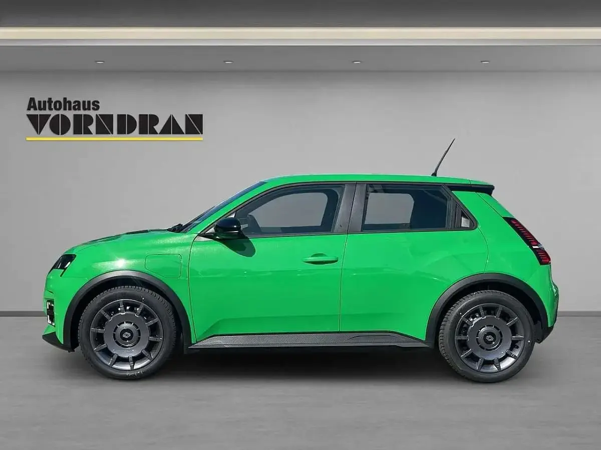 Neu Renault 5 E-Tech Evolution 89 kW (122 PS) 2026 Pop green metallic Kleinwagen