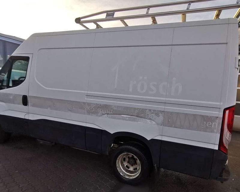 Gebraucht Iveco Daily 136 PS (100 kW) 2015 Weiß Van
