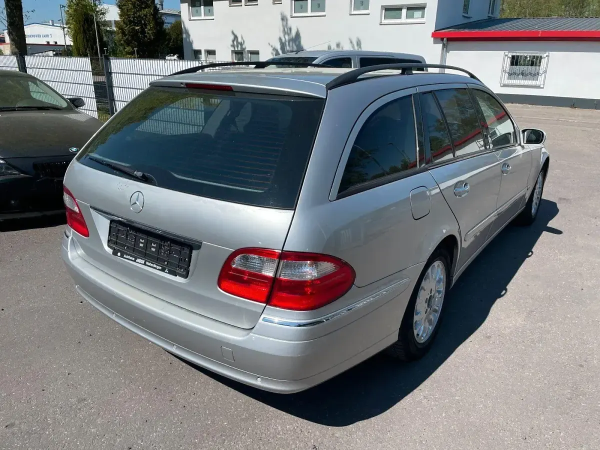 Second-hand Mercedes E200 163 CP (119 kW) 2005 Argintiu Break