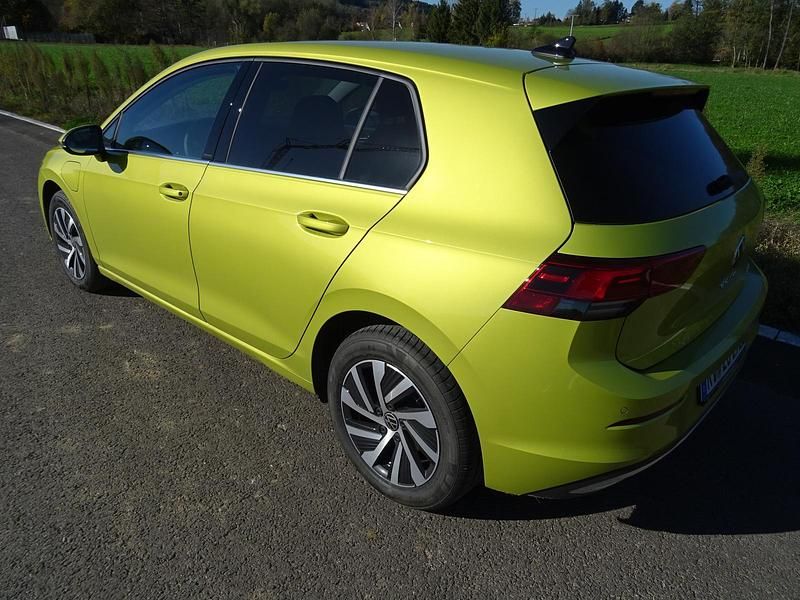 Gebraucht VW Golf VIII Style 150 PS (110 kW) 2026 Limonengelb