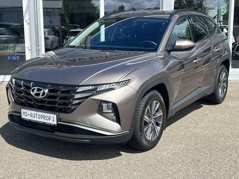 Silky bronze / met (metallic) Gebraucht 2023 Hyundai Tucson Select SUV | 22.690 € (Superpreis) - Bild 1/4