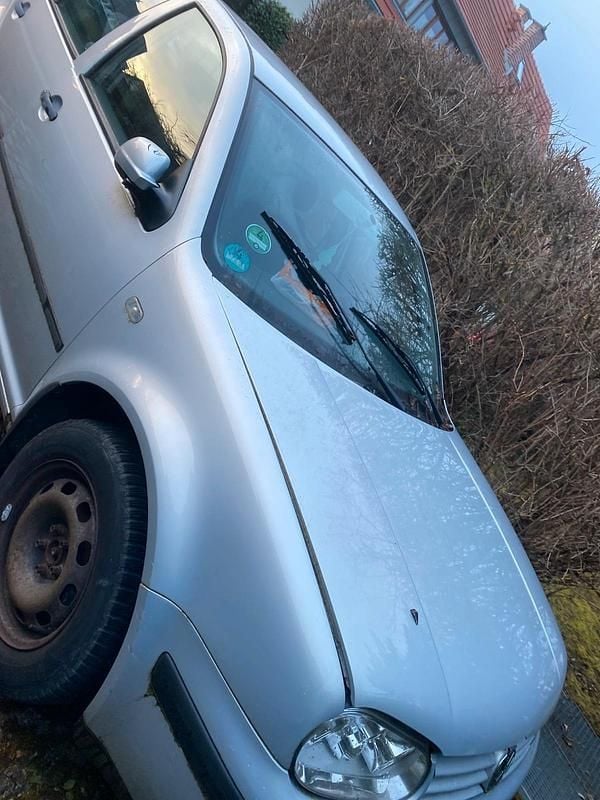 Gebraucht VW Golf IV 100 PS (73 kW) 2000 Silber Limousine