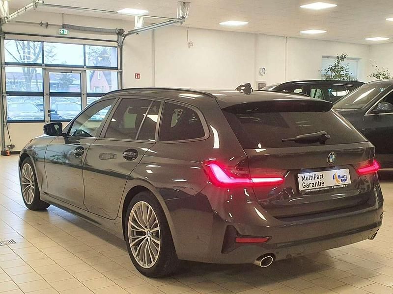 Gebraucht BMW 318 Performance 150 PS (110 kW) 2021 Grau Limousine