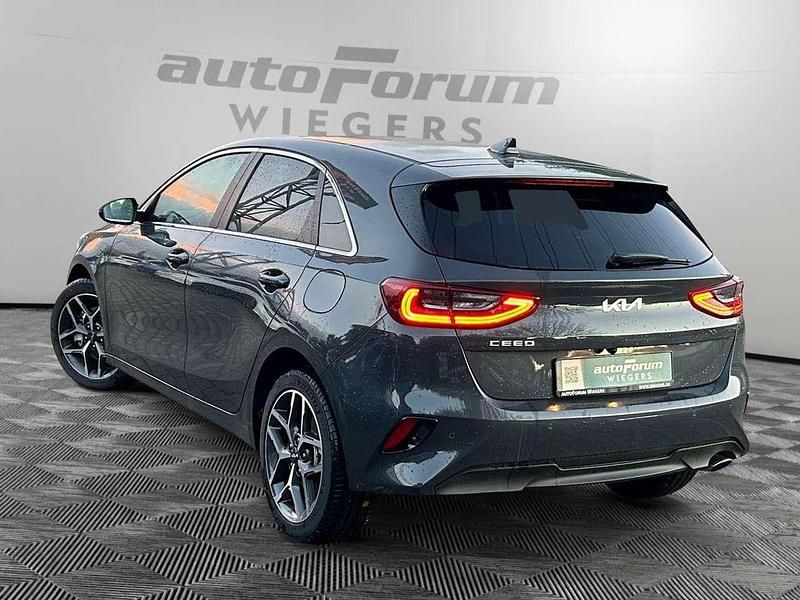 Neu Kia Ceed 101 PS (74 kW) 2025 (h8g) dark penta metal m Kleinwagen