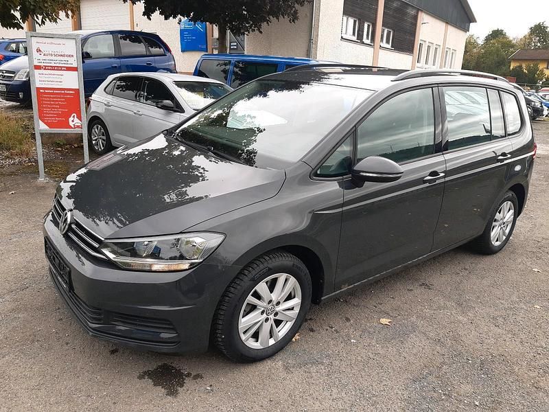 Grau Gebraucht 2020 VW Touran Van / Kleinbus | 21.999 € (Superpreis) - Bild 1/4
