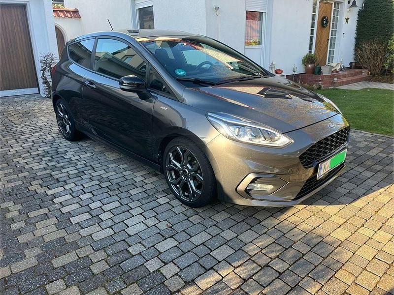 Grau Gebraucht 2017 Ford Fiesta ST-Line Kleinwagen | 9.500 € (Fairer Preis) - Bild 1/4