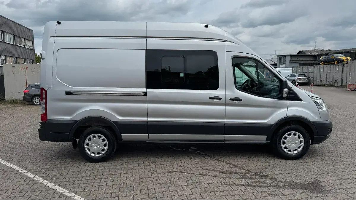 Gebraucht Ford Transit 131 PS (96 kW) 2018 Silber Van / Kleinbus