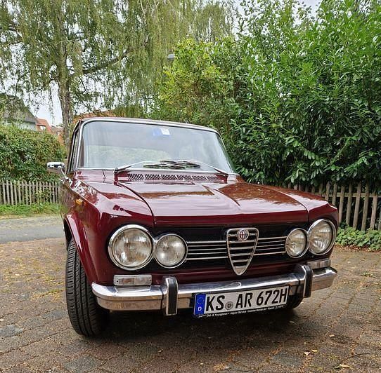 Rot Gebraucht 1972 Alfa Romeo Giulia Super Limousine | 14.300 € - Bild 1/4