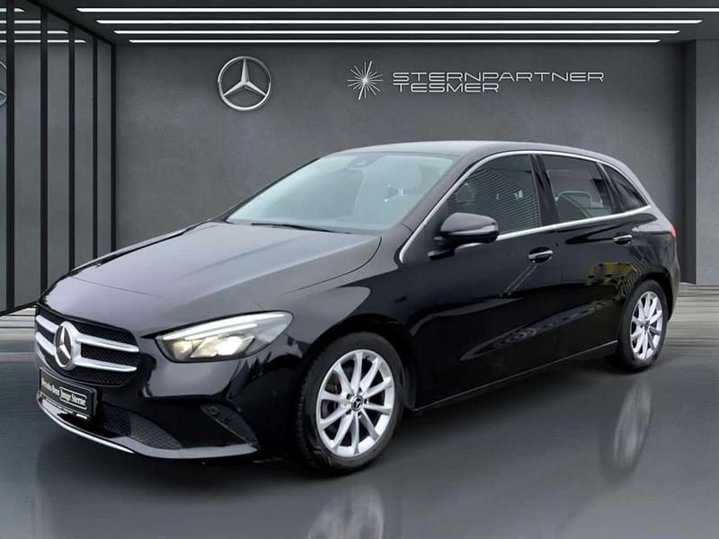 Metalliclack kosmosschwarz Gebraucht 2019 Mercedes B200 Progressive Van / Kleinbus | 20.000 € (Fairer Preis) - Bild 1/3
