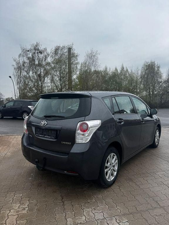 Gebraucht Toyota Verso Executive 147 PS (108 kW) 2011 Grau Van / Kleinbus
