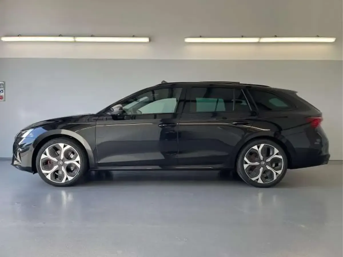 Neu Skoda Octavia RS 265 PS (194 kW) 2026 [1z1z] black magic metallic Kombi