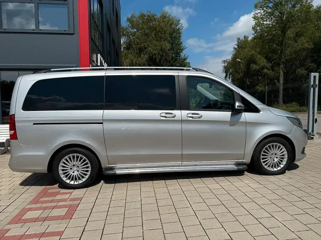 Gebraucht Mercedes V250 Edition 190 PS (139 kW) 2017 Silber Van / Kleinbus