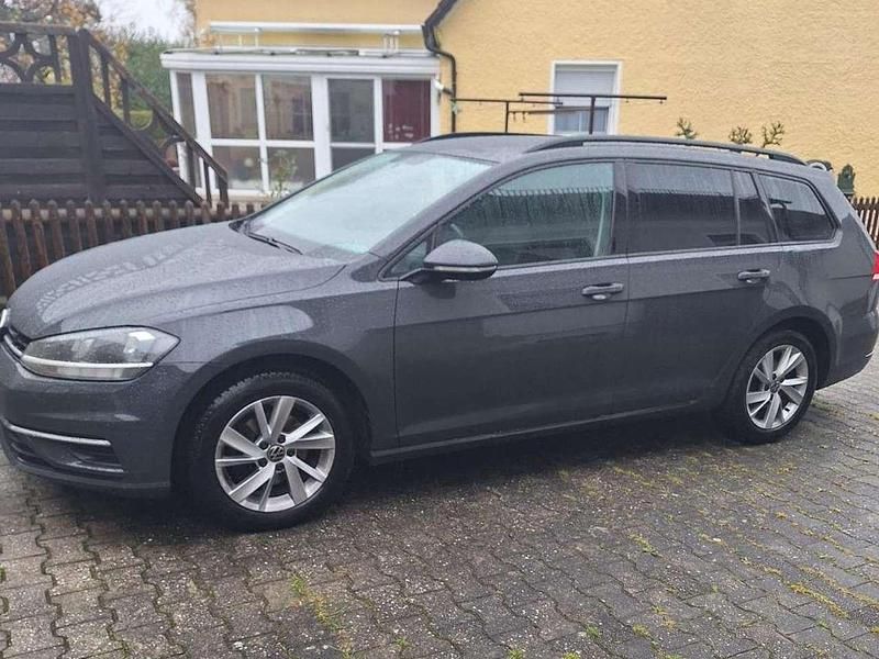 Grau Gebraucht 2020 VW Golf VII United Kombi | 17.000 € (Guter Preis) - Bild 1/4
