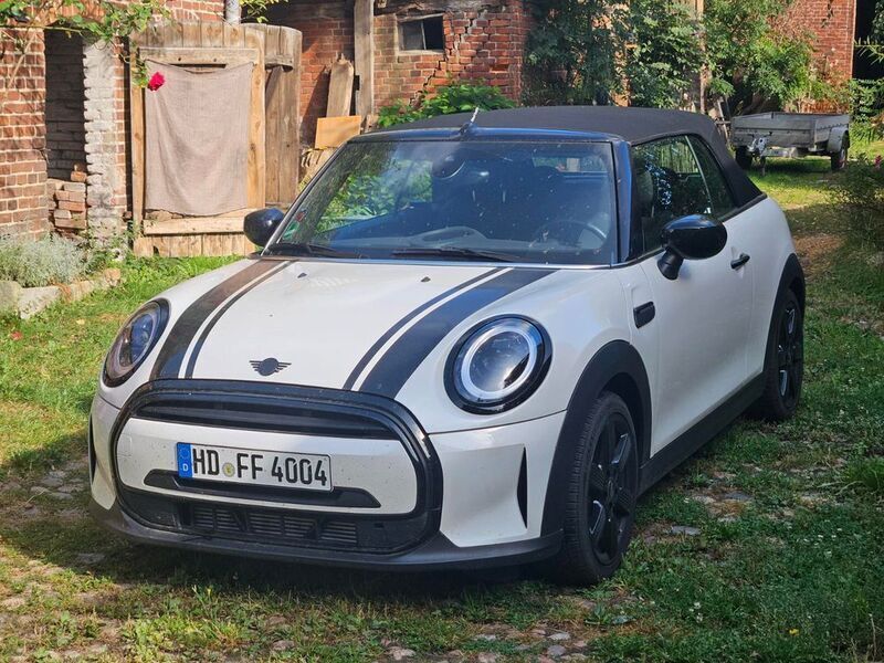 Weiß Gebraucht 2023 Mini Cooper Kleinwagen | 29.800 € - Bild 1/4