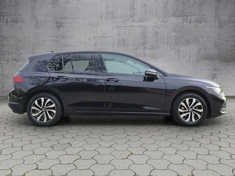 Gebraucht VW Golf VIII Active 150 PS (110 kW) 2022 Schwarz Limousine