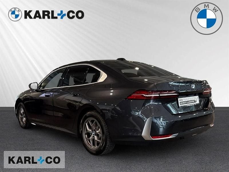 Gebraucht BMW 520 Sport Line 197 PS (144 kW) 2024 Grau Limousine