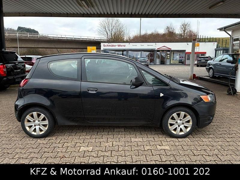 Gebraucht Mitsubishi Colt Basis 75 PS (55 kW) 2013 Schwarz Limousine