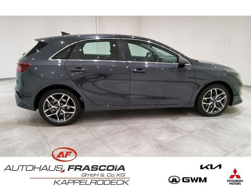 Gebraucht Kia Ceed Spirit 140 PS (102 kW) 2025 Grau Kleinwagen