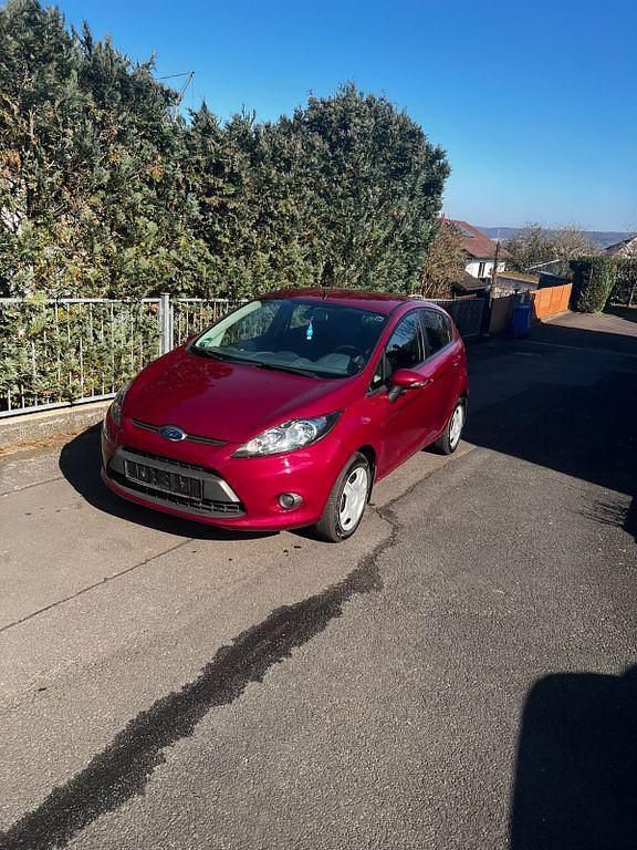 Gebraucht Ford Fiesta Ghia 82 PS (60 kW) 2009 Rot Kleinwagen