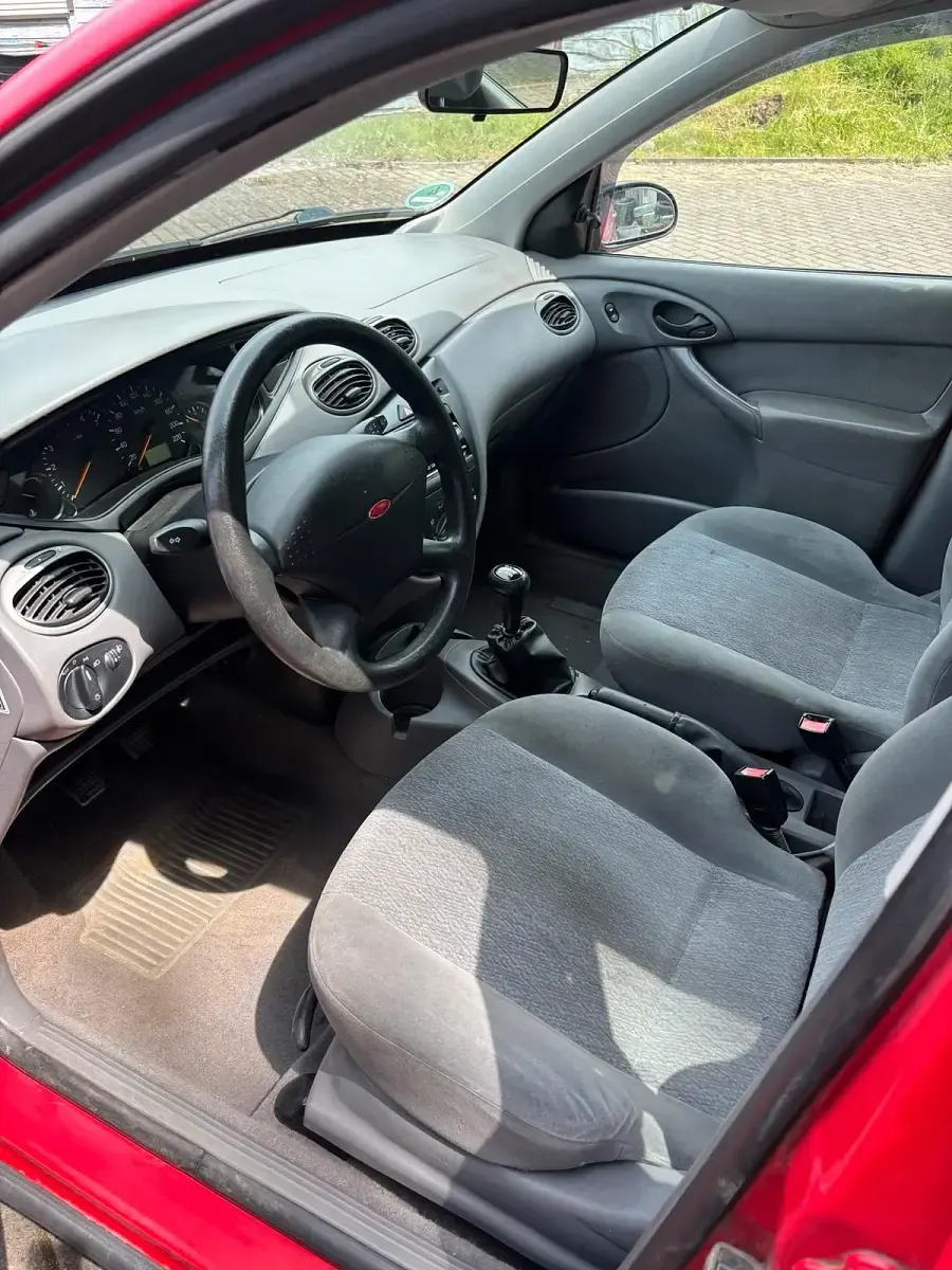 Gebraucht Ford Focus 75 PS (55 kW) 1999 Rot Kleinwagen