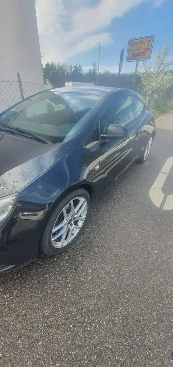 Gebraucht Opel Astra GTC 140 PS (102 kW) 2013 Schwarz Coupé