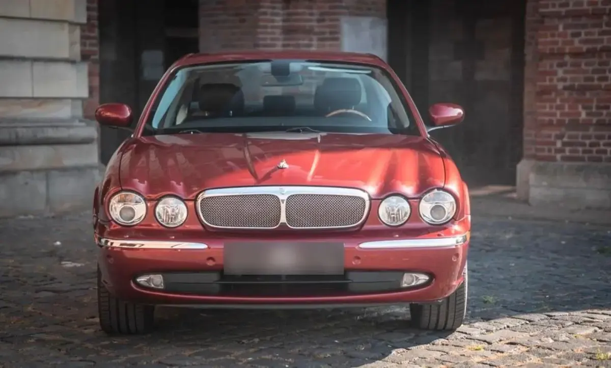Gebraucht Jaguar XJ8 258 PS (189 kW) 2006 Rot Limousine