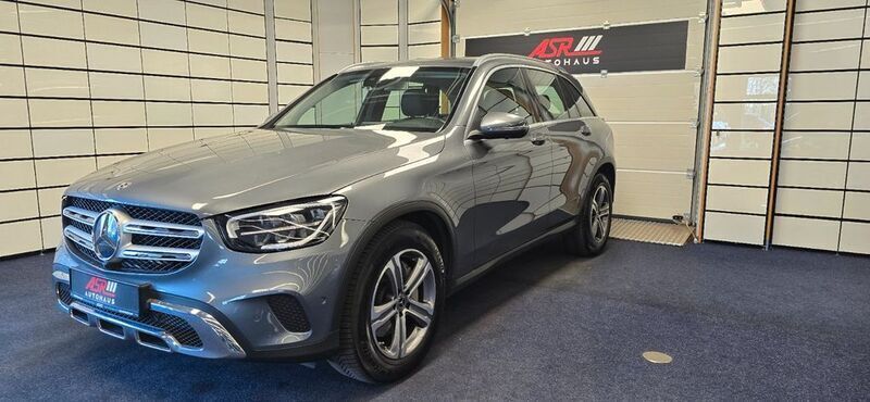 Grau Gebraucht 2020 Mercedes GLC300 SUV | 33.499 € (Superpreis) - Bild 1/4