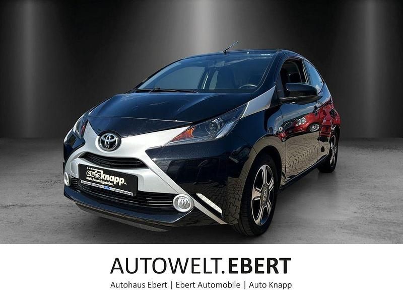 Black mica Gebraucht 2017 Toyota Aygo X-wave Kleinwagen | 10.690 € (Teuer) - Bild 1/4