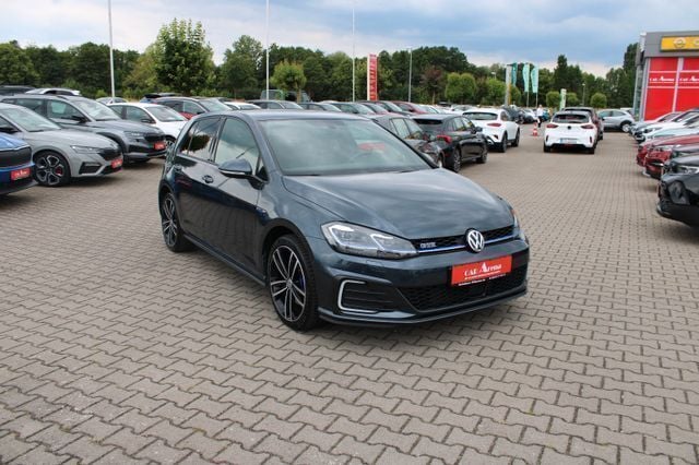 Blau Gebraucht 2018 VW Golf VII GTE Limousine | 20.930 € (Fairer Preis) - Bild 1/4
