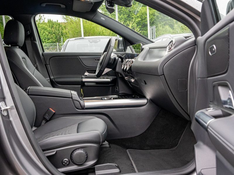 Gebraucht Mercedes EQA300 Progressive 167 kW (228 PS) 2024 Grau metalliclack mountaingrau SUV