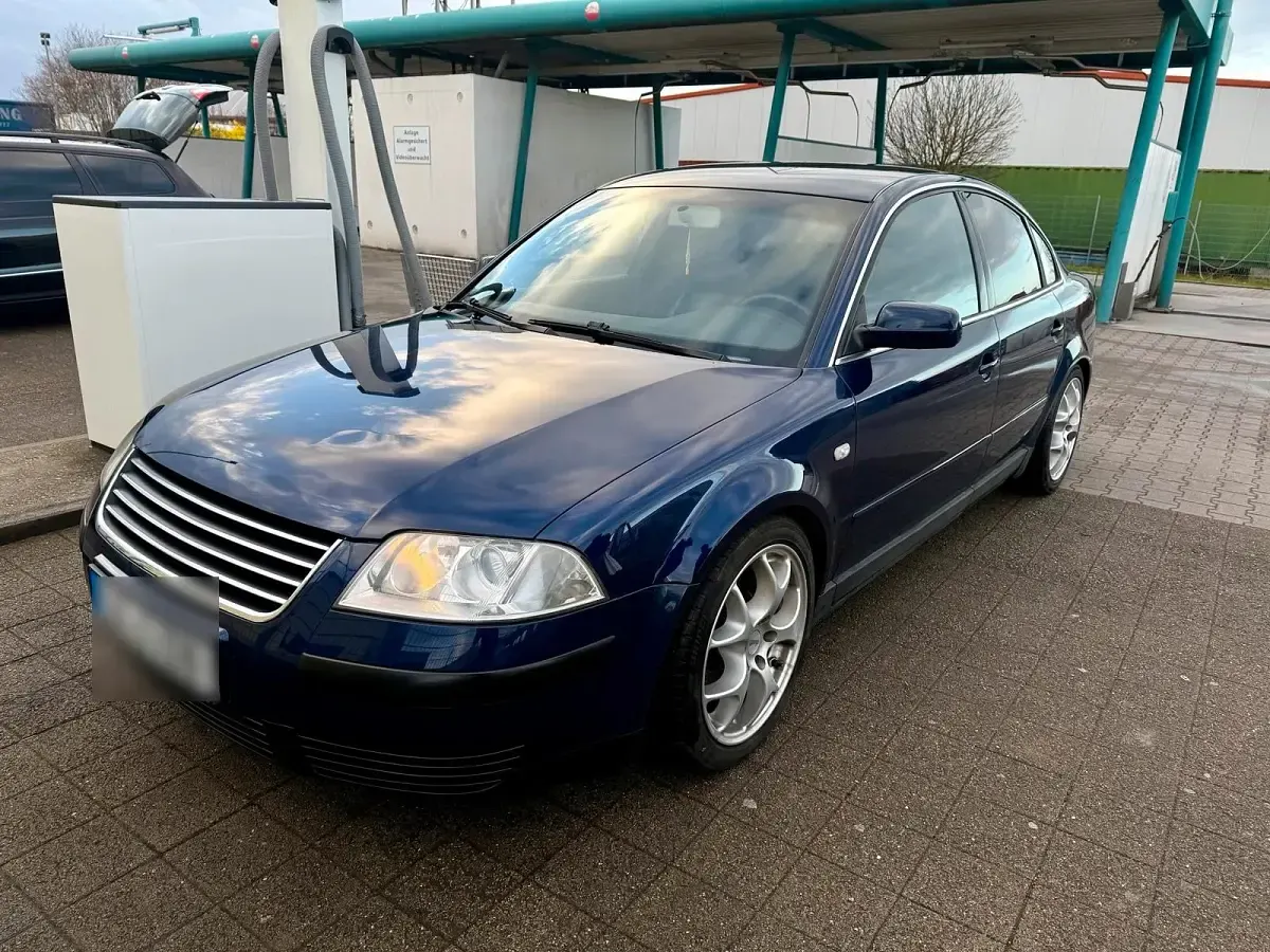 Usata VW Passat 101 CV (74 kW) 2003 Blu Berlina