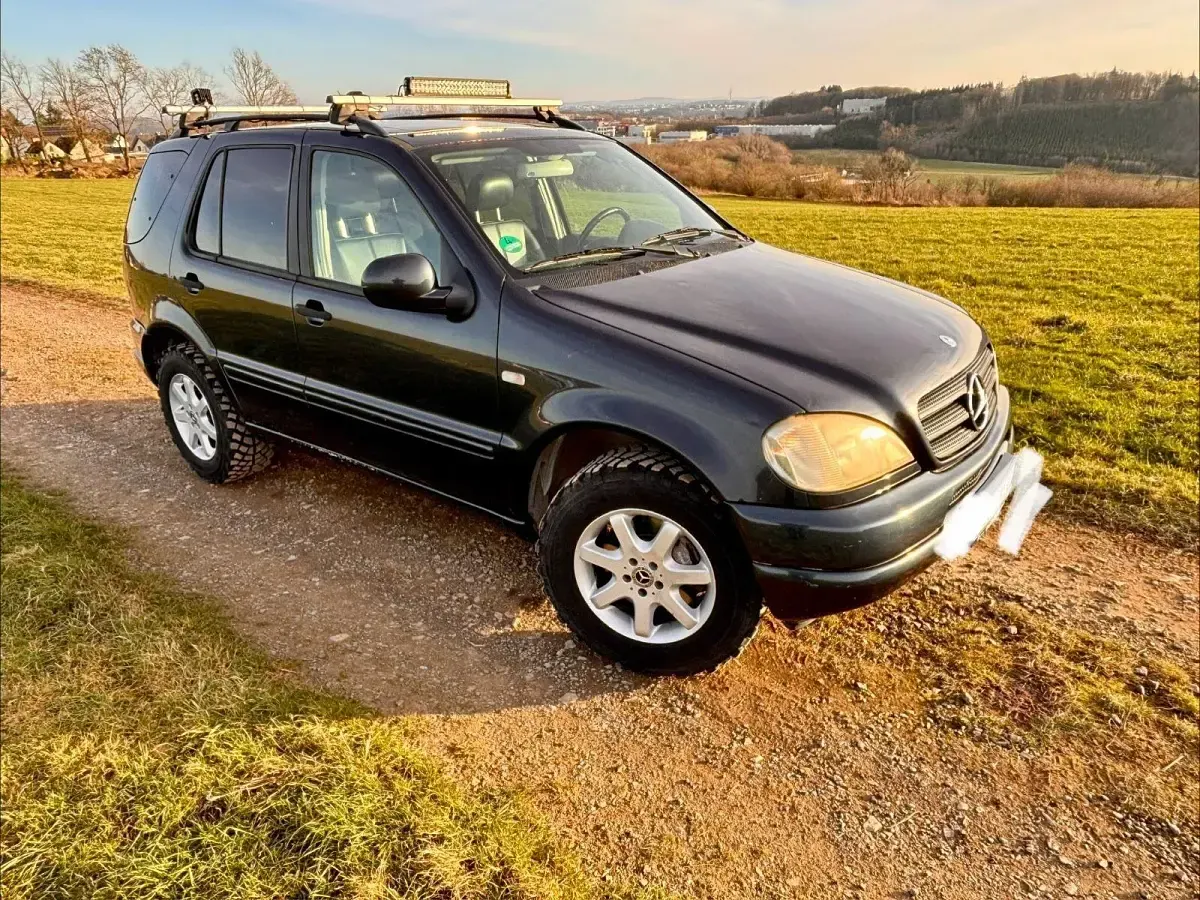 Gebraucht Mercedes ML430 272 PS (200 kW) 2000 Blau SUV