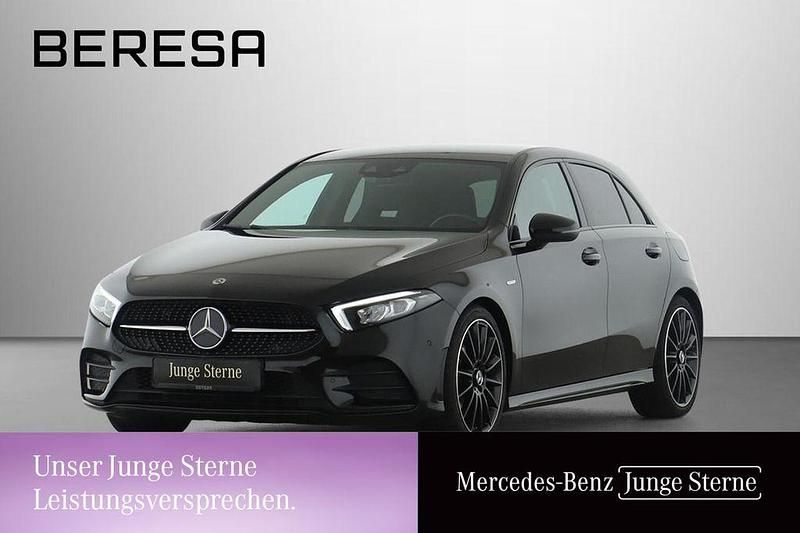 Unilack nachtschwarz Gebraucht 2020 Mercedes A180 AMG Limousine | 26.980 € (Etwas zu teuer) - Bild 1/3