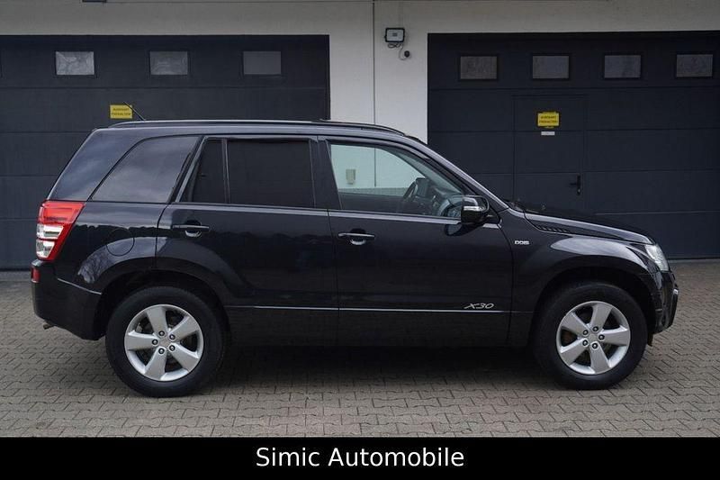 Gebraucht Suzuki Grand Vitara 129 PS (94 kW) 2012 Schwarz SUV