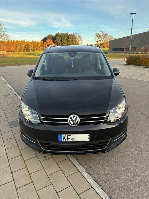 Gebraucht VW Sharan Highline 150 PS (110 kW) 2022 Schwarz Van / Kleinbus