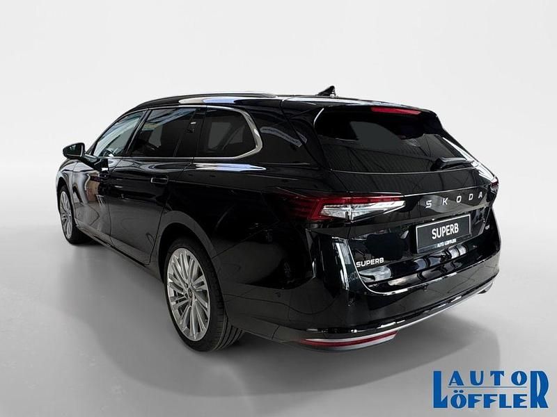 Neu Skoda Superb LAURIN & KLEMENT 193 PS (141 kW) 2025 Schwarz Kombi