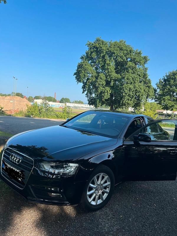 Gebraucht Audi A4 143 PS (105 kW) 2012 Schwarz Limousine