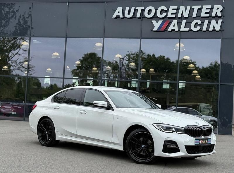 Weiß Gebraucht 2020 BMW 320 M Sport Limousine | 31.890 € (Fairer Preis) - Bild 1/4