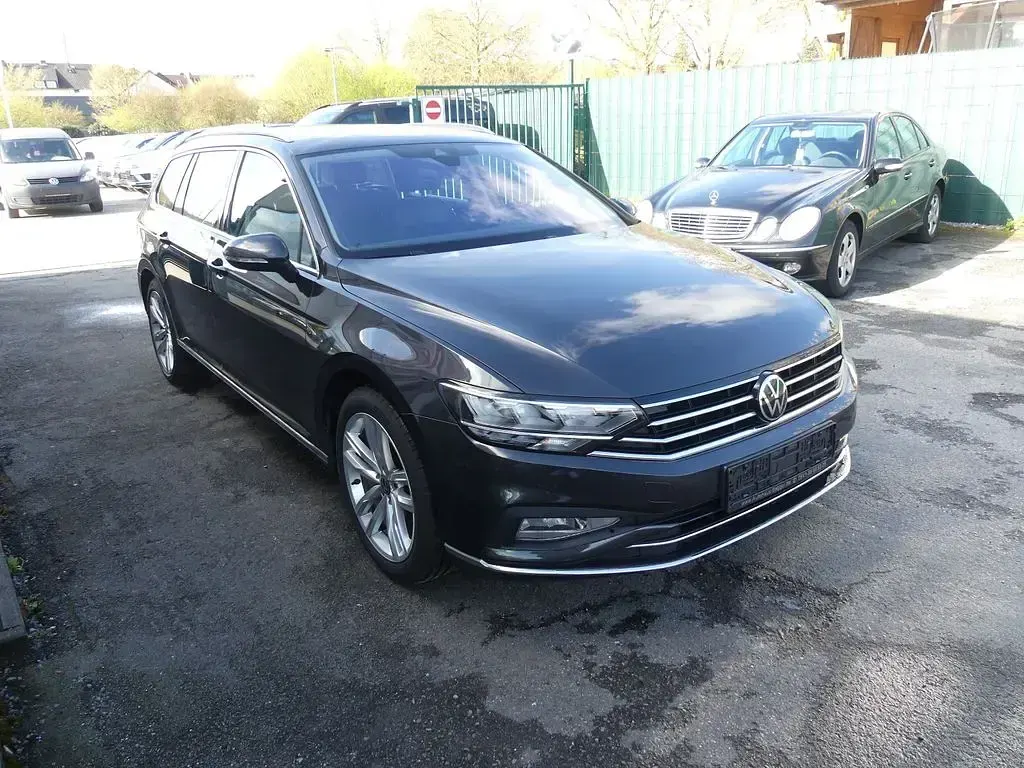Gebraucht VW Passat Elegance 150 PS (110 kW) 2021 Grau Kombi